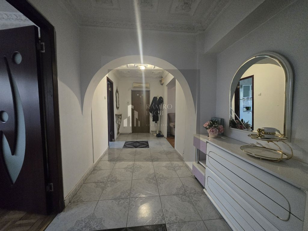 Apartament 104mp utili 2bai centrala -an 1985 -Bd. Chisin...
