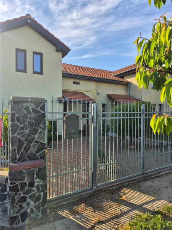 DUPLEX 5 CAMERE - ZONA LINISTITA - TOATE UTILITATILE - MOBIL