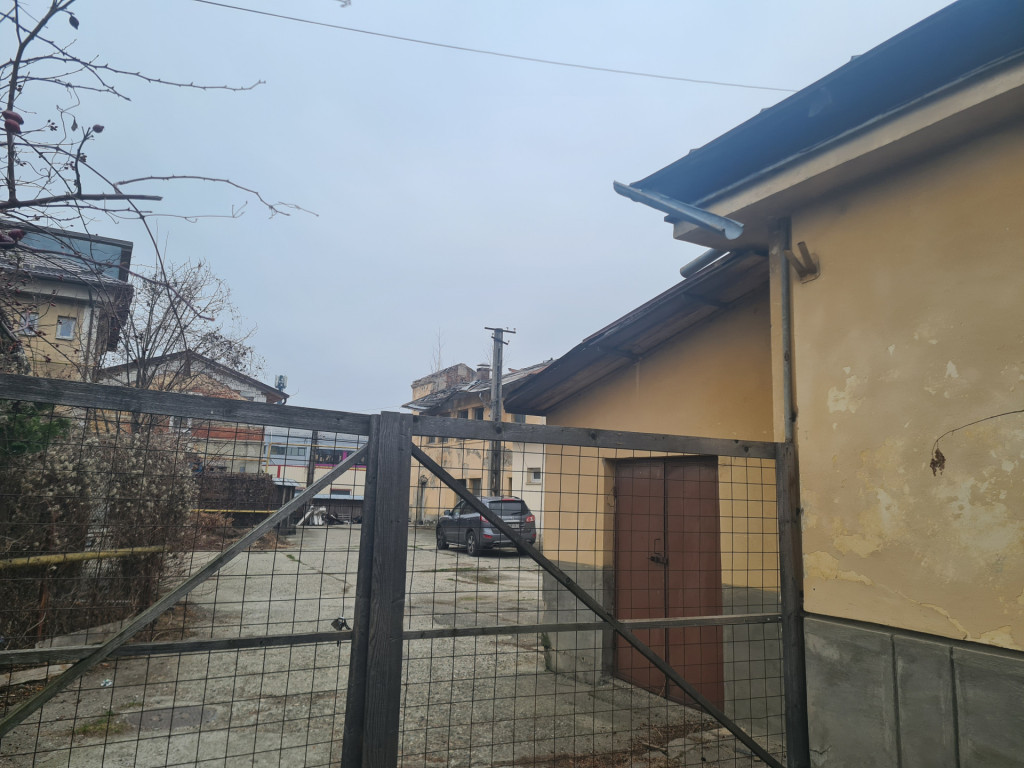 Teren intravilan 3550 mp,cadru natural pitoresc,apa si padure-Negresti