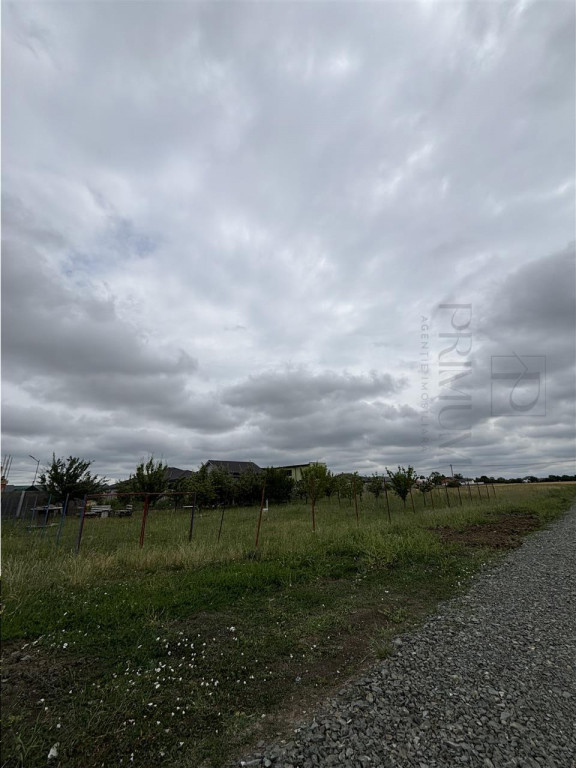 Teren- MOSNITA VECHE- 673 mp cu un Front stradal generos de