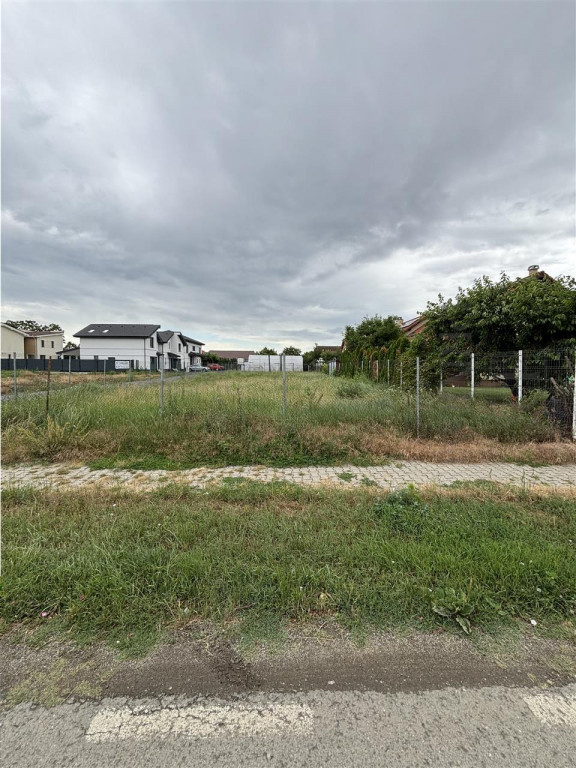Teren- Mosnita Veche- Toate utilitatile str. asfaltata