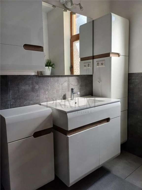 SAGULUI, CASA ISTORICA, 2 DORMITOARE, LIVING, BUCATARIE INCH