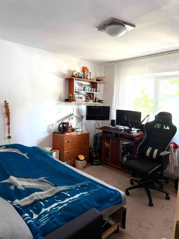 LIPOVEI | 3 CAM | DECOMANDAT | 2 BAI | PARTER INALT | BOXA |