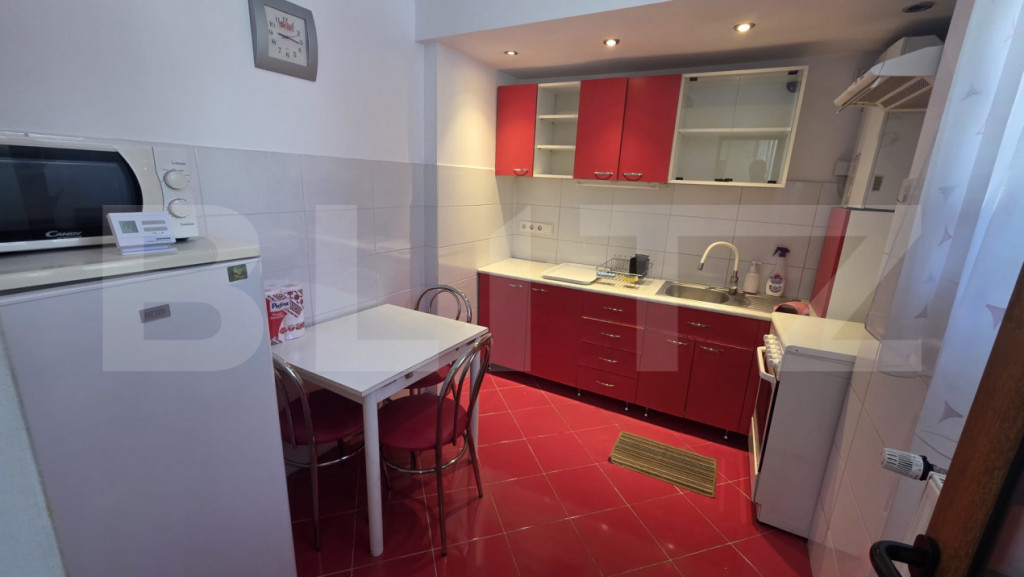 Apartament cu 2 camere de închiriat, 60 mp, Strada Revoluț