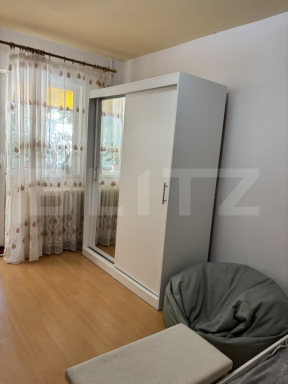 Garsonieră cu balcon, etaj intermediar, centrală proprie,