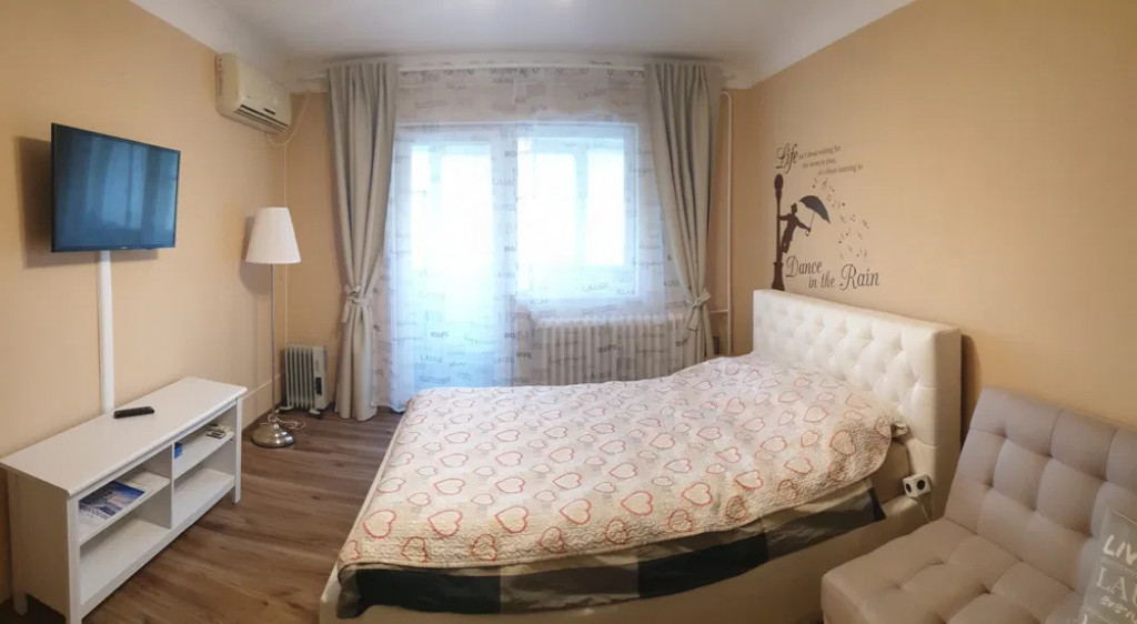 Garsonieră decomandată, 33 mp utili, mobilată și utilat?