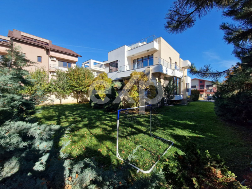 Duplex în vilă, 4 camere, renovat 2025, curte 250 mp, M...