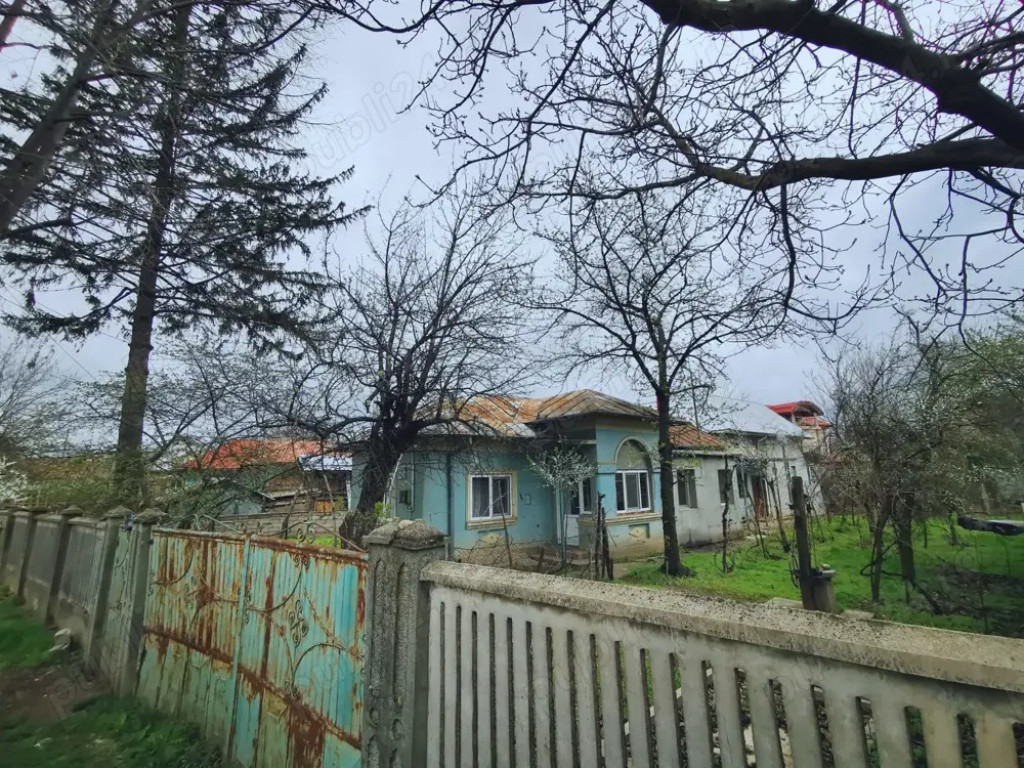 Casa de vanzare Draganesti-Olt,2 case, gaze, centru