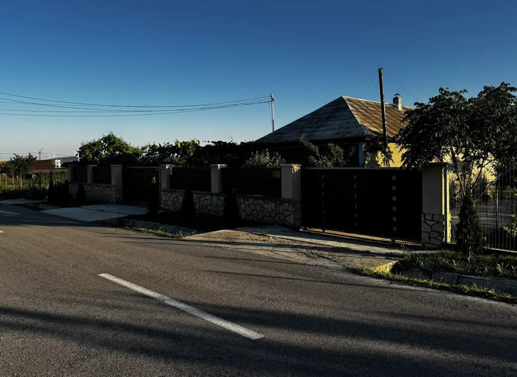 Se vinde casa la tara Slava Rusa