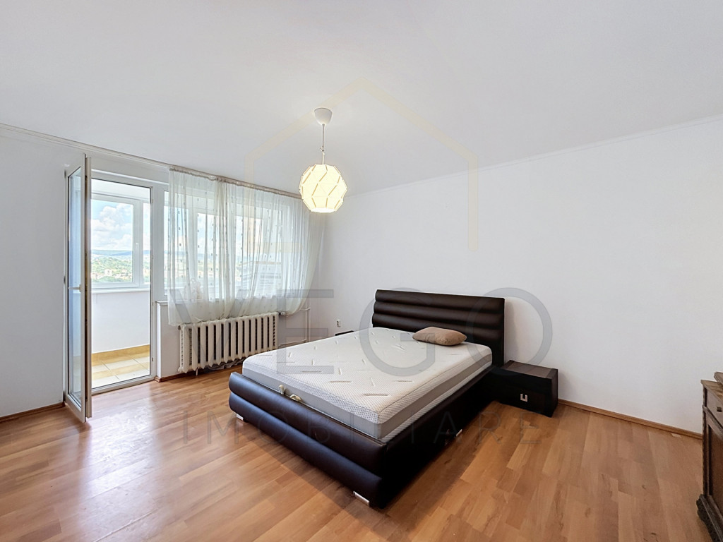 Apartament cu 3 camere, 70 mp, decomandat, zona Big Belly -