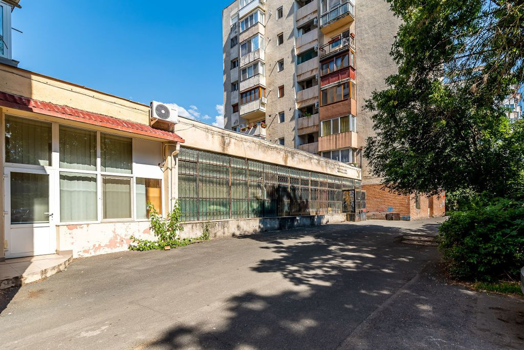 Spațiu comercial 435 mp în Micălaca – Strada General...