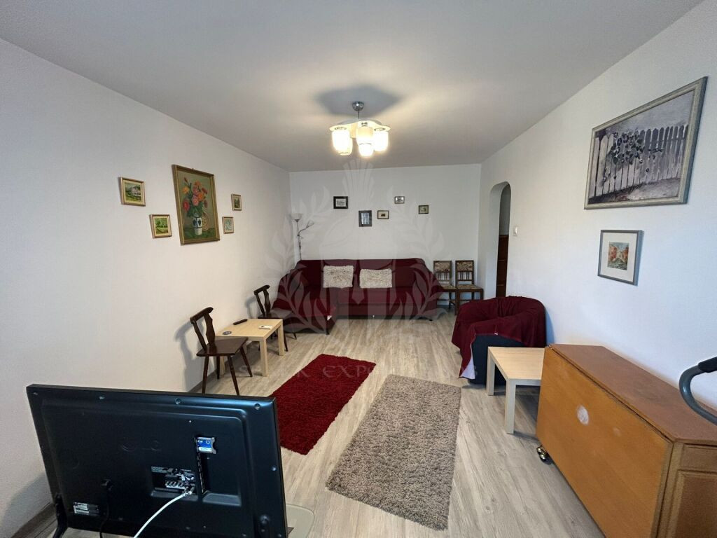 APARTAMENT 4 CAMERE //DECOMANDAT//MALU ROSU