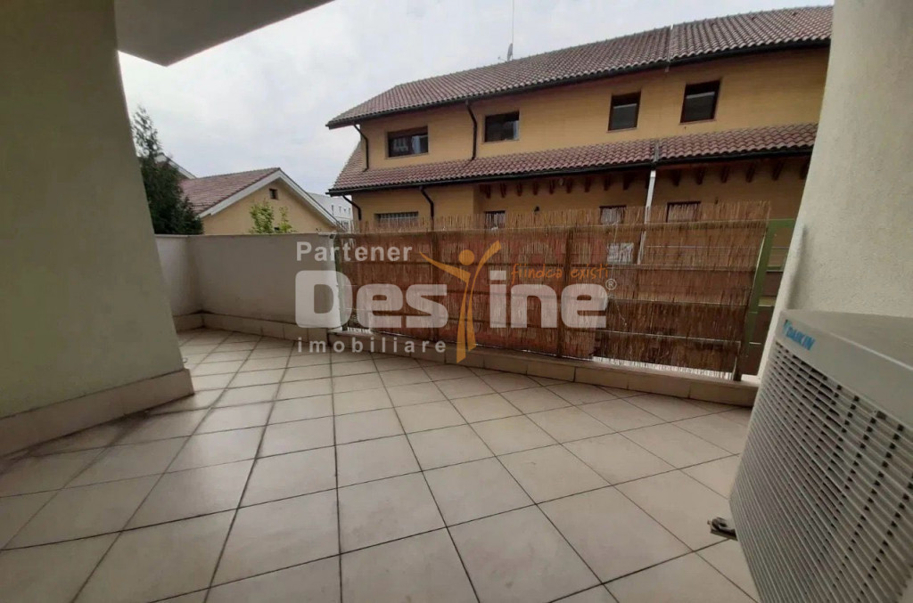 APARTAMENT 3 CAMERE SEMIDECOMANDAT