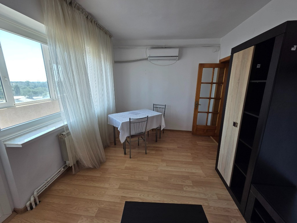 Apartament 3 Camere Decomandat (Zona Comcereal)