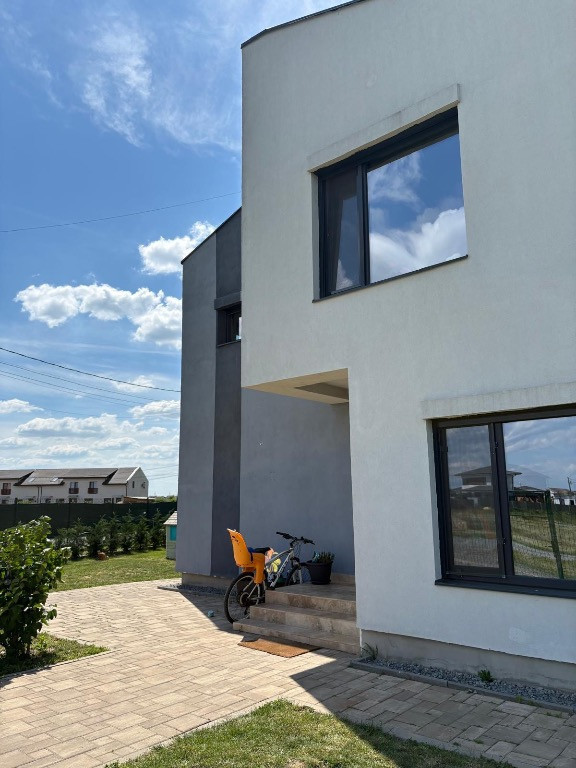 Casă individuală 2 fronturi stradale, 150 mp, finisaje premium, mobila
