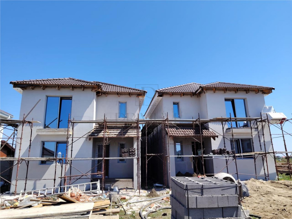 Duplex despartit prin C.T.- dormitor la parter - canalizare