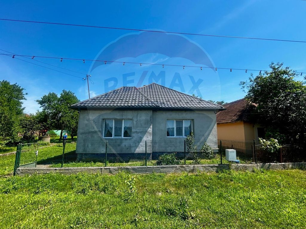 Gospodarie moderna completa de vanzare in Aciua, jud. Sat...