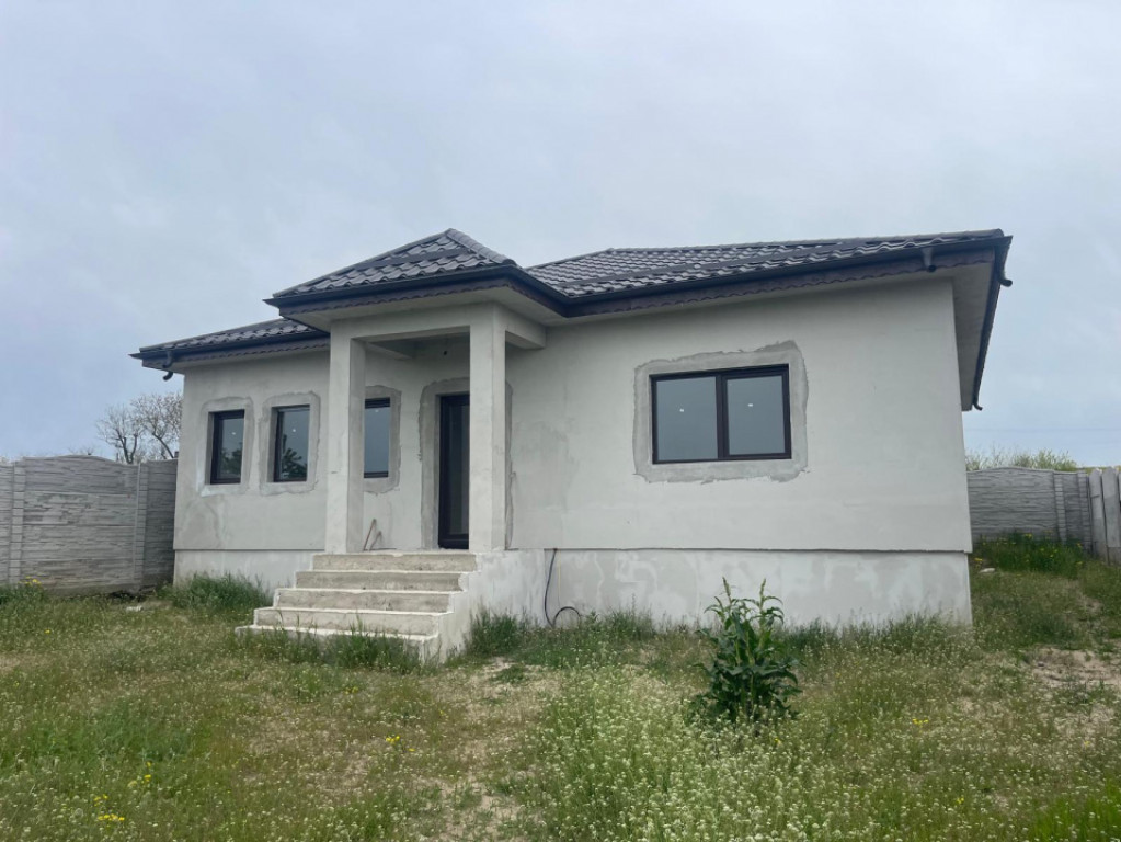 Casa parter, 129 m utili , 450 mp Malu Mare