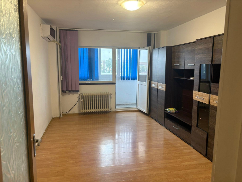 Apart 2 camere, decomandat, etaj 3/4, spatios, mobilat, zona Triaj!