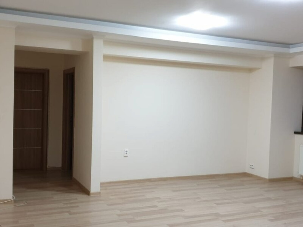 Apartament cu 4 camere,Nemobilat. Zona Dorobanți, Central.