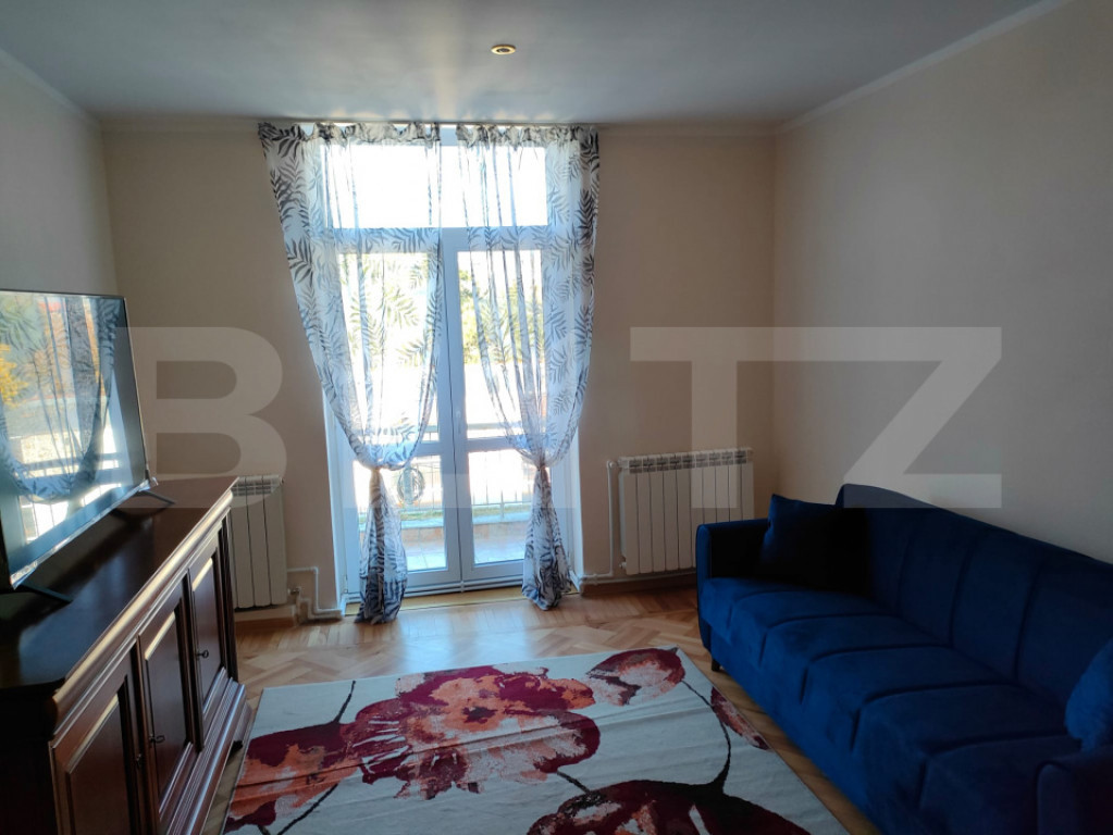 Apartament de inchiriat, decomandat, 65 mp, doua intrari, zo