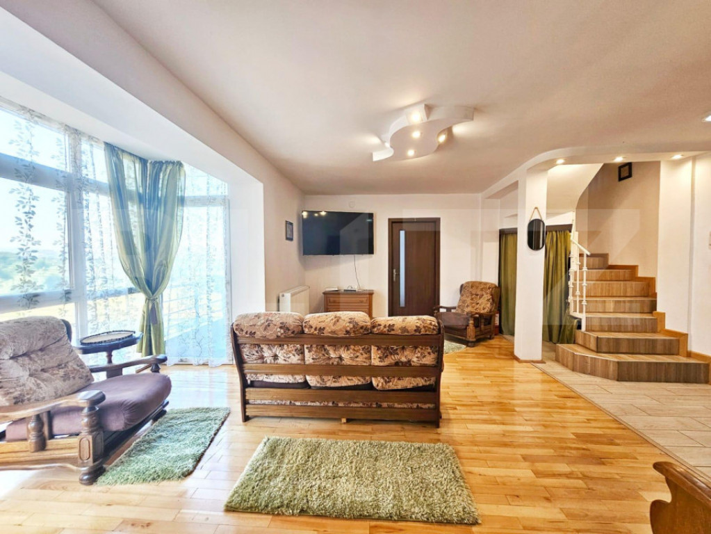Apartament cu 10 camere, 200 mp, ideal pentru firma cu anga
