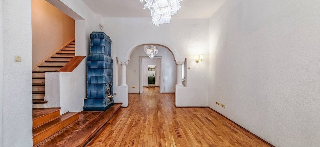 Vilă spațioasă de închiriat, 11 camere, București