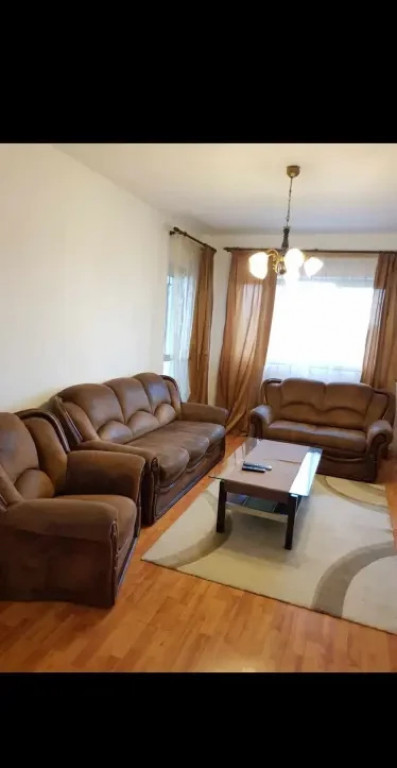 Vand apartament cu 3 camere