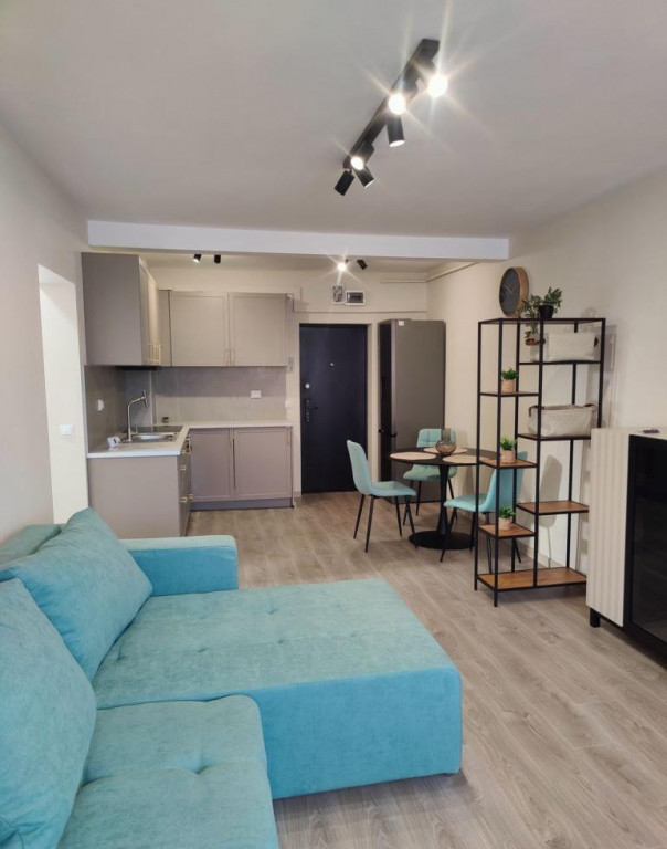 Proprietar vând apartament 2 camere complet renovat- Vlahu?