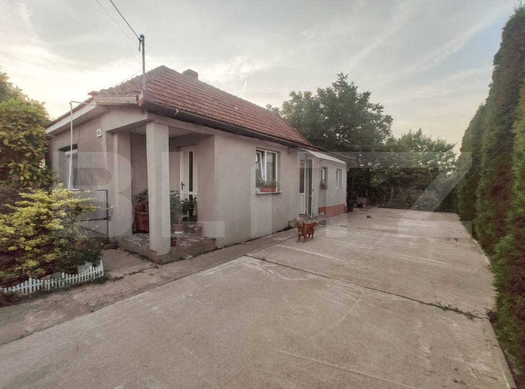 Casa cu 2 camere, 60 mp, teren 5 ari, localitatea Dara- 15 m