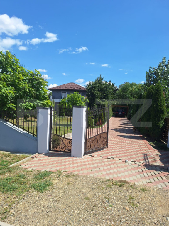 Casa 4 camere, 200 mp util, 1300 mp teren in proprietate, Sc