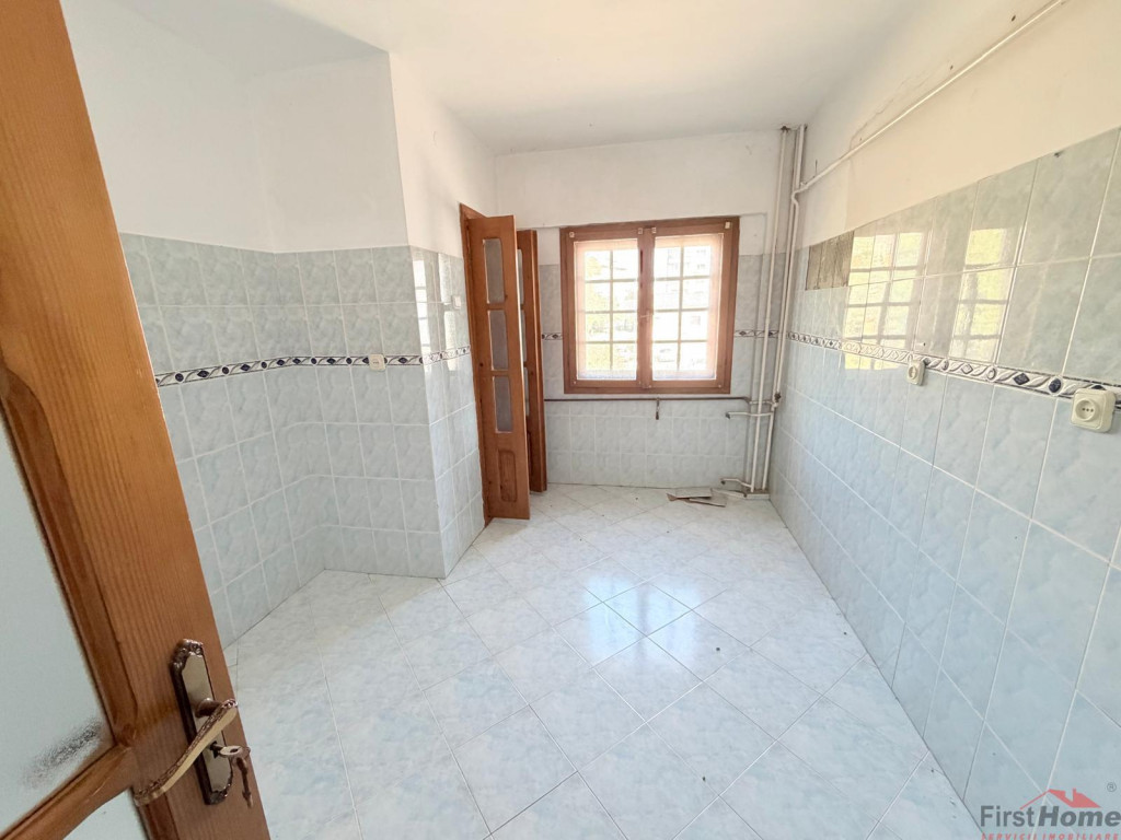 Apartament 3 camere , etaj 1, zona Brailei, suprafata totala