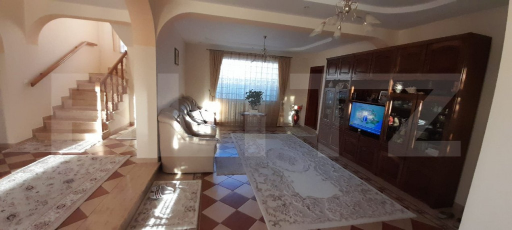 Casa cu 4 camere, 220 mp, zona Itcani