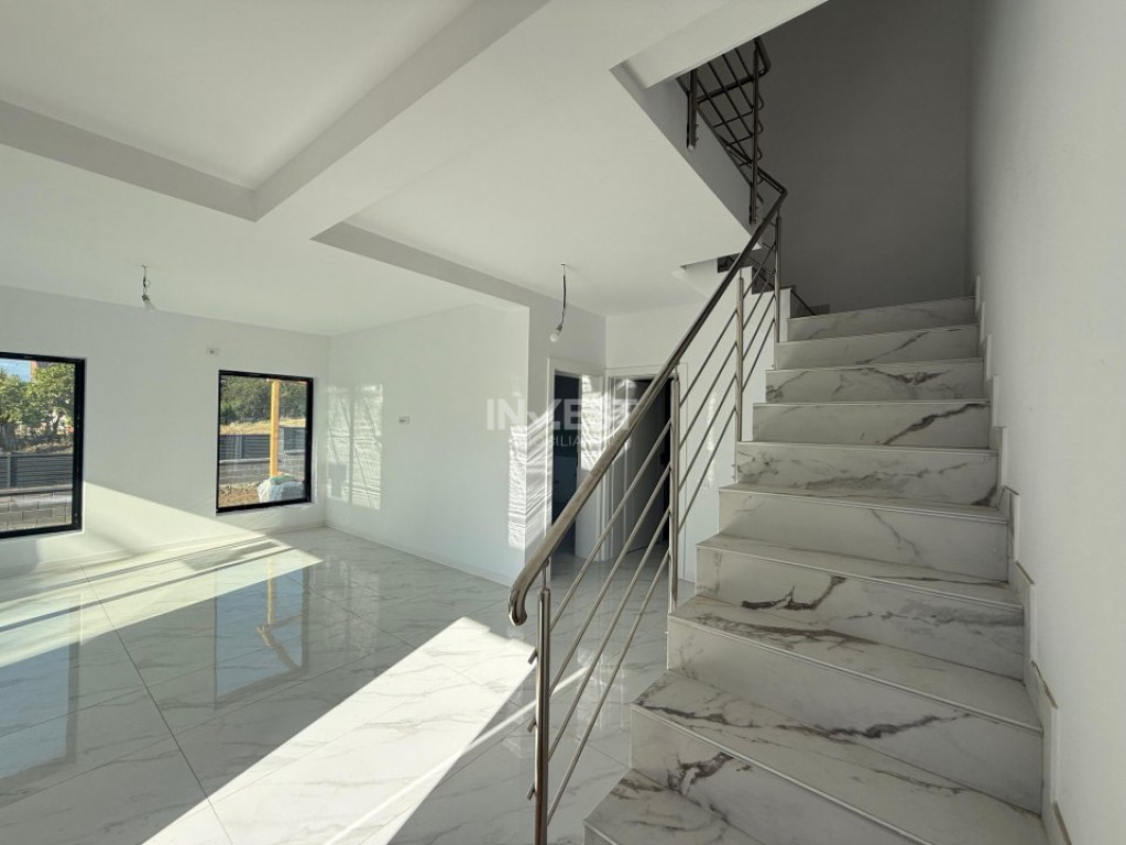 Casa de vanzare 4 camere, 116mpu, 290mp teren Bucium- Visan