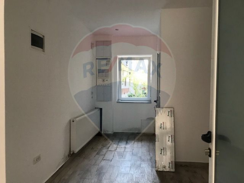 Spațiu comercial de închiriat, 39 mp, în zona Ultracen...