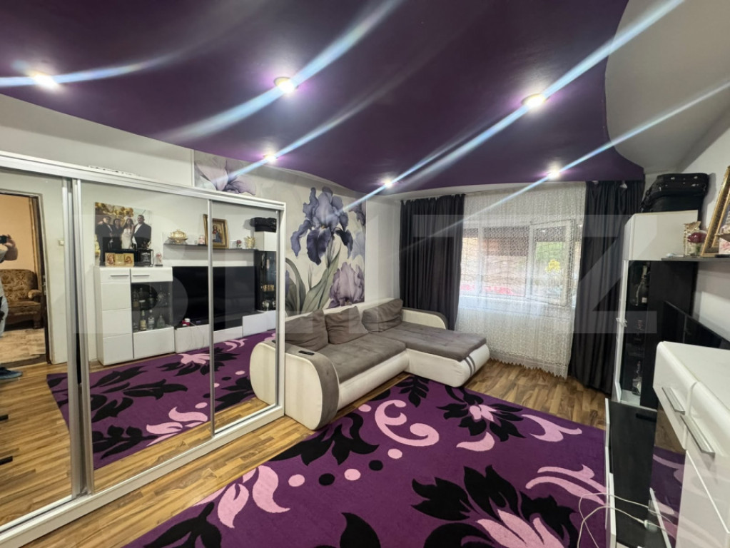 Apartament de 3 camere, decomandat, parter, zona Valea Rosie