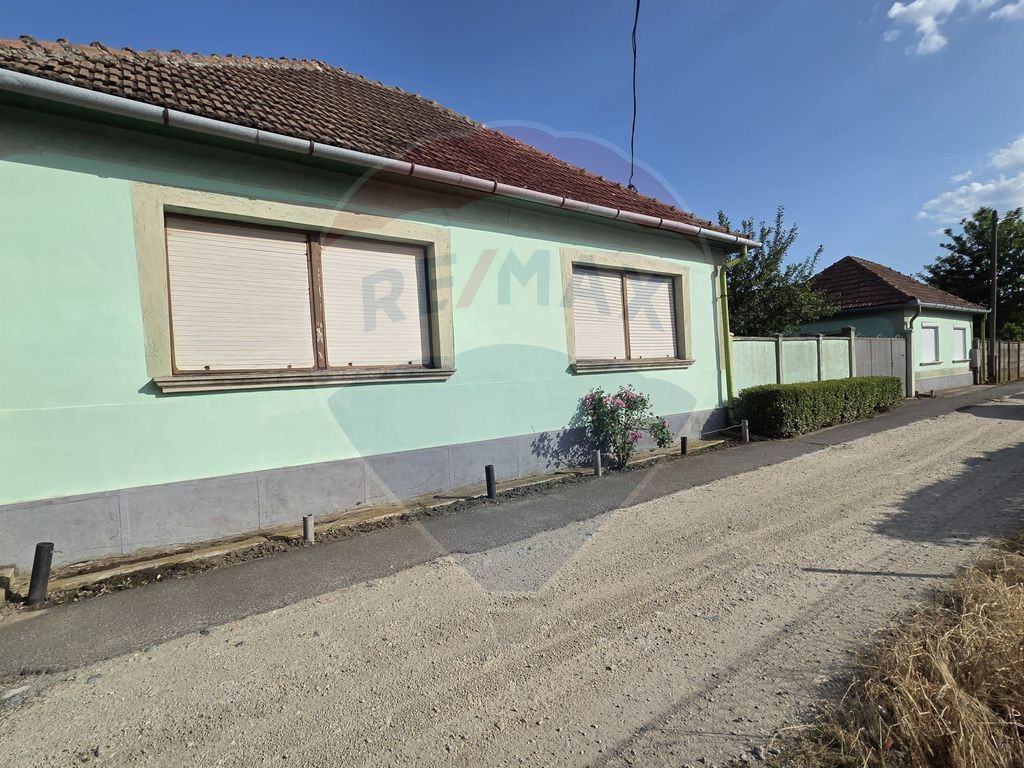 Casă cu gradina si solarii de legume in Mehkerek UNGARIA