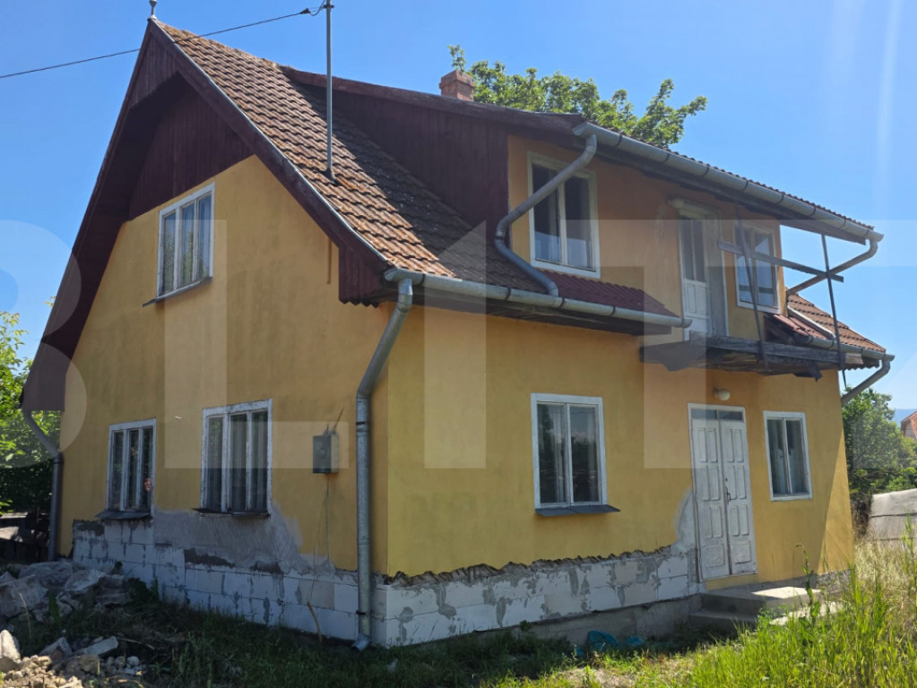 Casă cu potențial de investiție -în comuna Hătuica