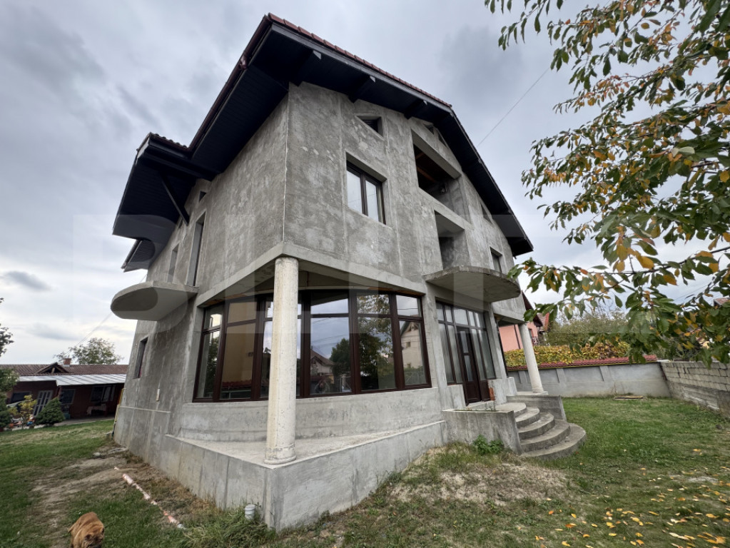 Casă 450 mp, zona Sisesti