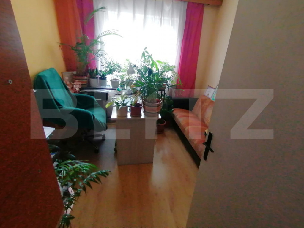 Apartament 4 camere, decomandat, etaj intermediar, zona USV