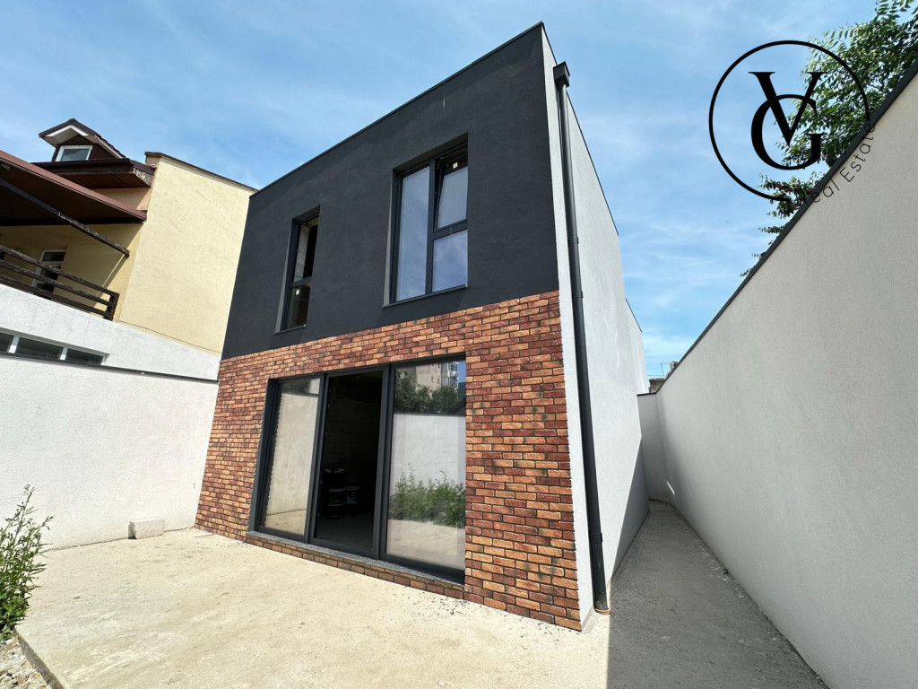 Vila YANG P+1: 189 mp construiți, curte, zona centrală a C