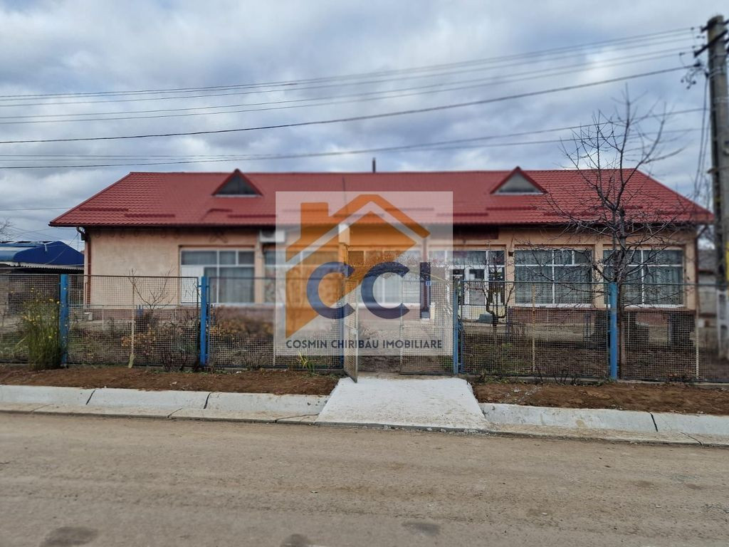 Se oferă spre vânzare / închiriere clădire cu spațiu...