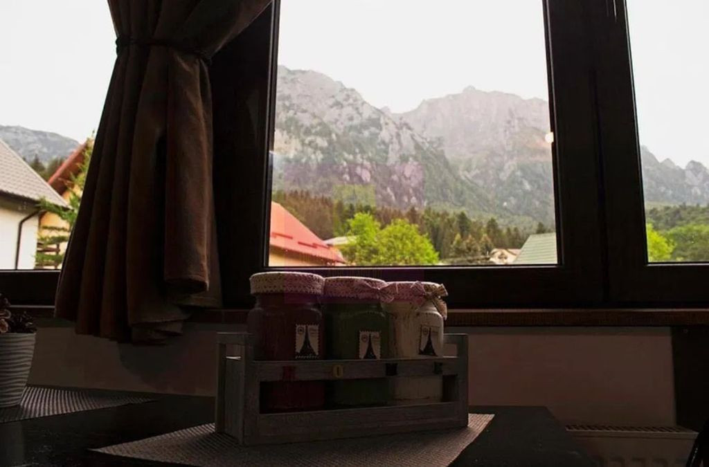 Apartament 3 camere de vanzare in Busteni 5 min partia Ka...