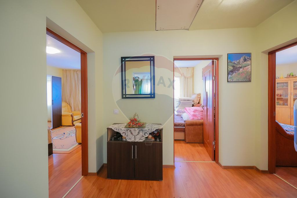 Casă cu 4 camere din cărămidă, de vânzare în zona B...