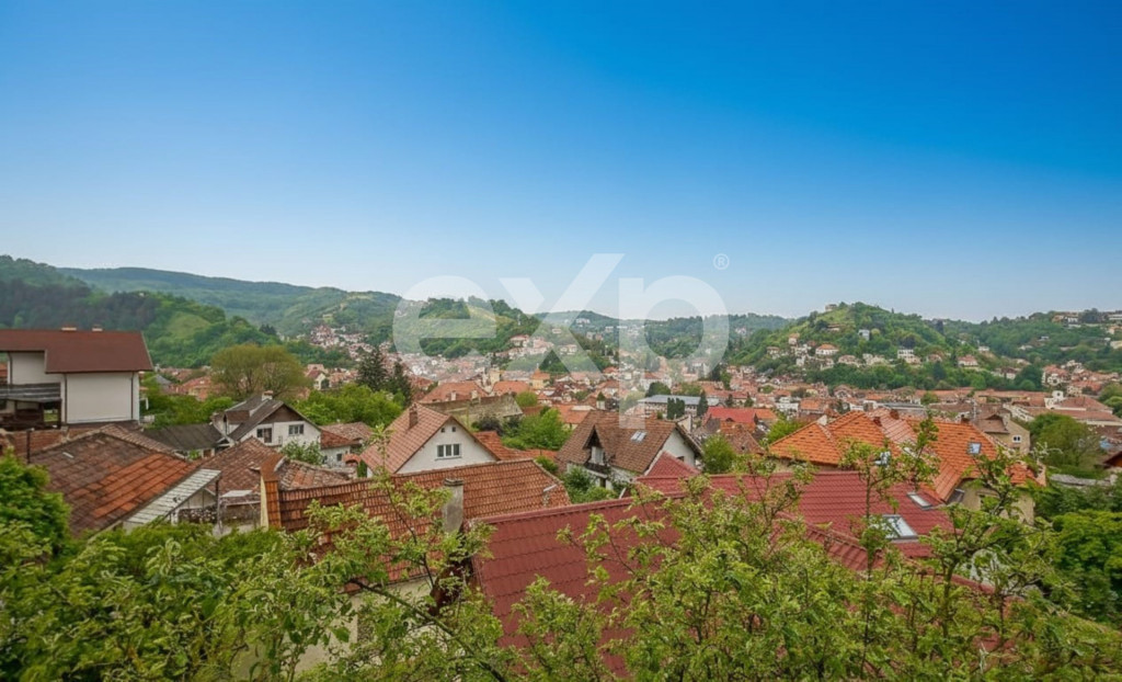 Casă cu priveliște panoramică în inima zonei Șchei –