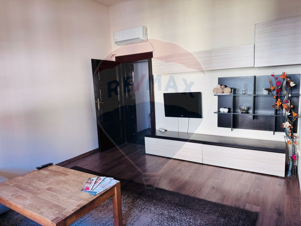 Apartament cu 2 camere de închiriat – ultracentral, st...