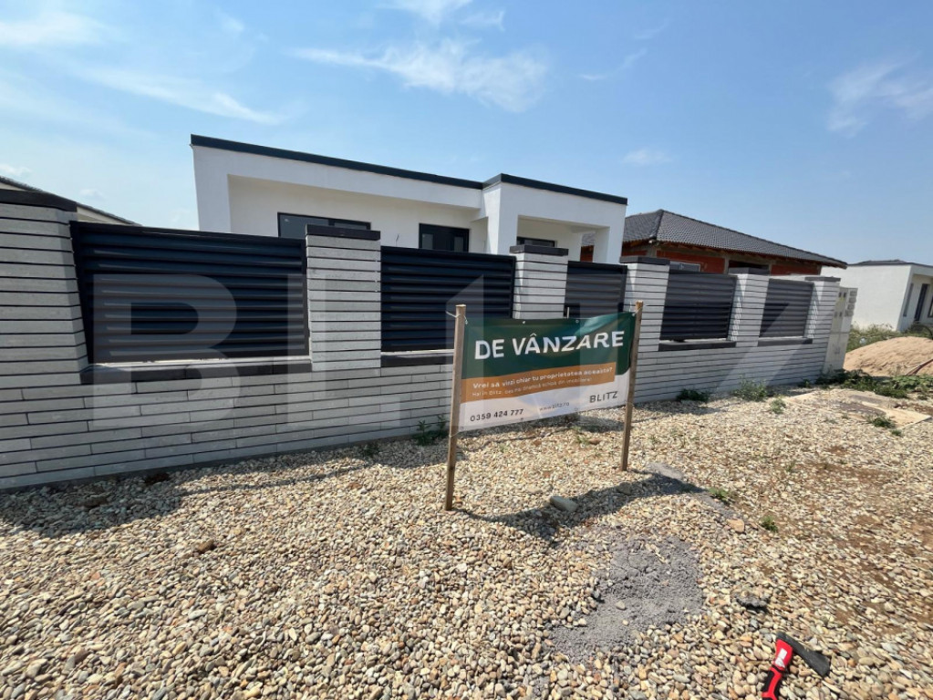 De vanzare casa in Santandrei cu gard de imprejmuire din pla