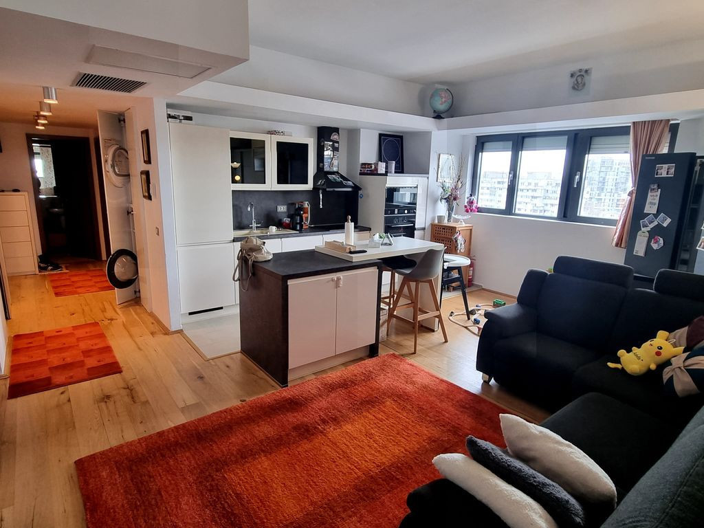 Faleza nord- apartament 2 camere transformat cu vedere la...