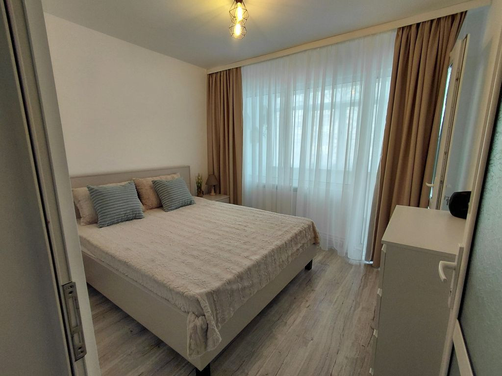 Mută-te Imediat! 3 Camere Micro 16 – Renovat, Mobilat,...