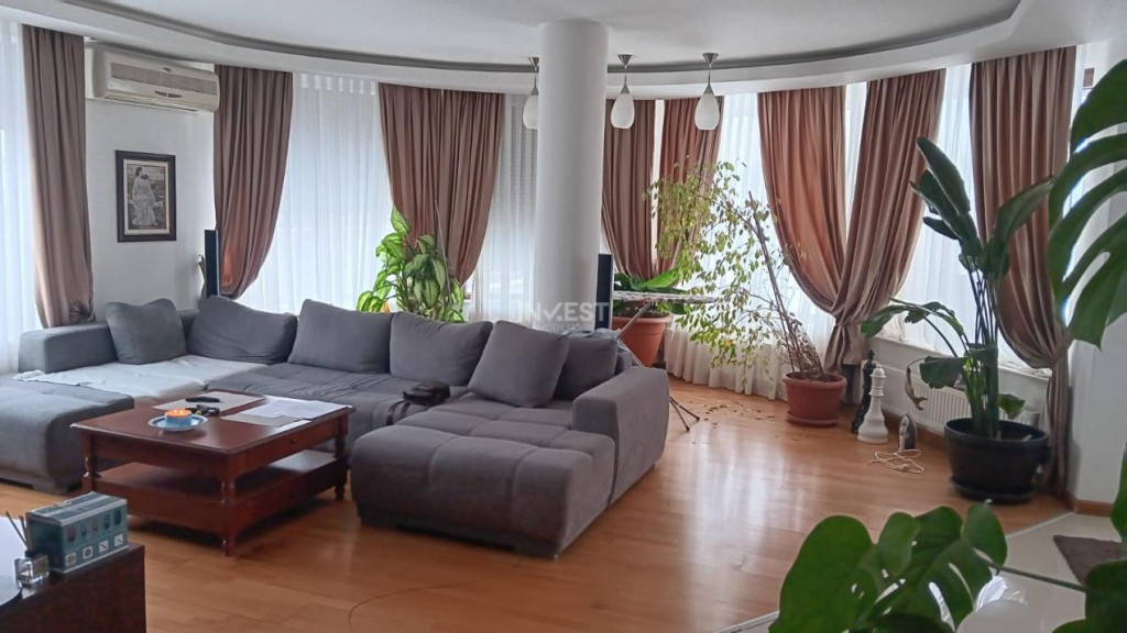 Casă individuală cu 6 camere CENTRAL VALEA LUPULUI! Posibi